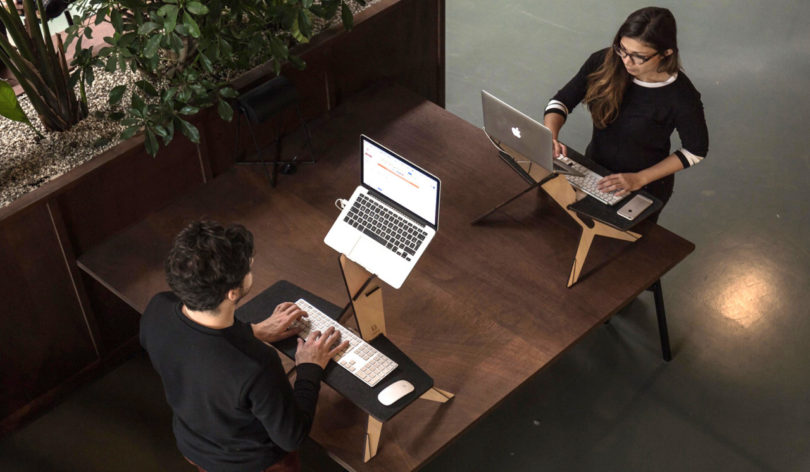Apple Computer，Bracket，wooden ，notebook，fold，