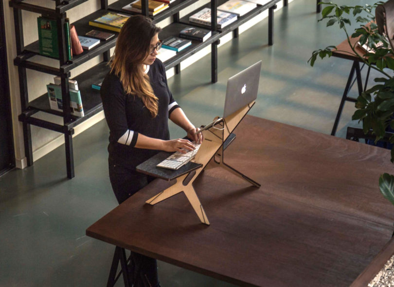Apple Computer，Bracket，wooden ，notebook，fold，