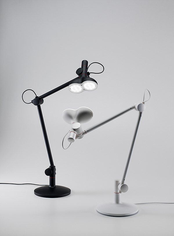 Non high tech，Humanoid robot，inspiration，Lobot table lamp，