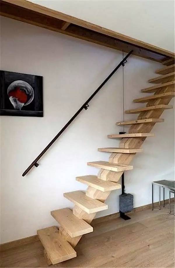Interior design，Attic stairs，Space utilization，Material matching，