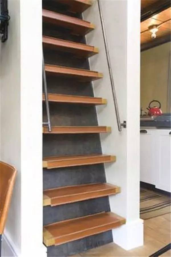 Interior design，Attic stairs，Space utilization，Material matching，