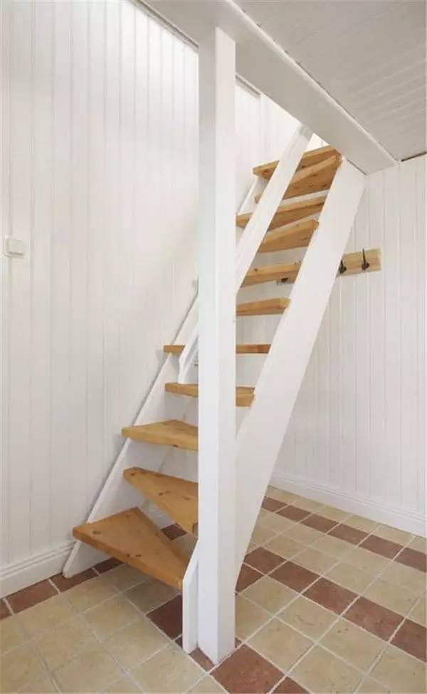 Interior design，Attic stairs，Space utilization，Material matching，