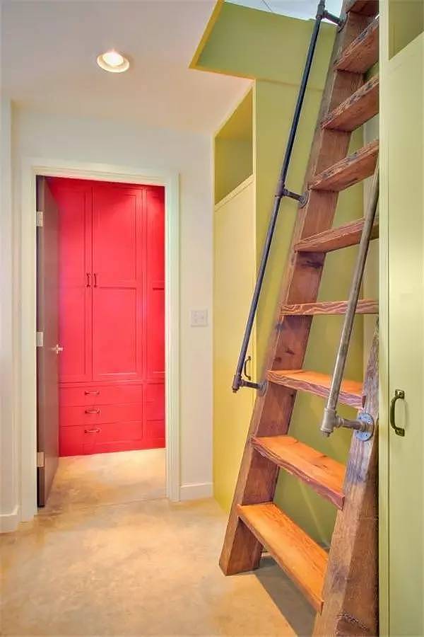 Interior design，Attic stairs，Space utilization，Material matching，