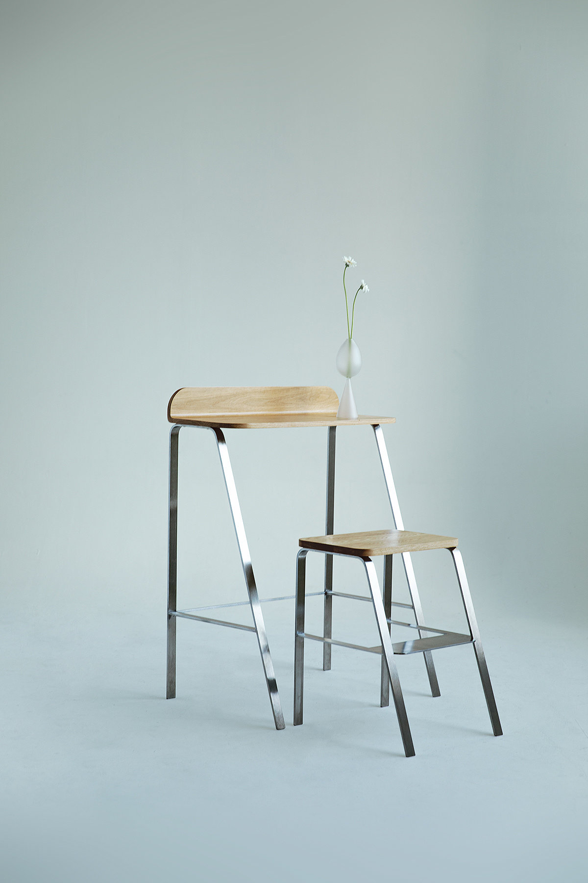 Table，chair，Dual purpose，to work in an office，