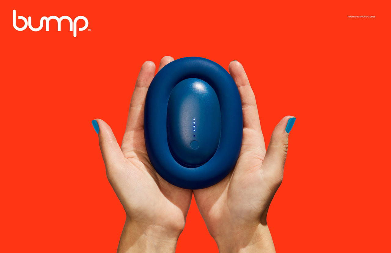 bump:便携式彩色移动电源!它可是自带插头哦