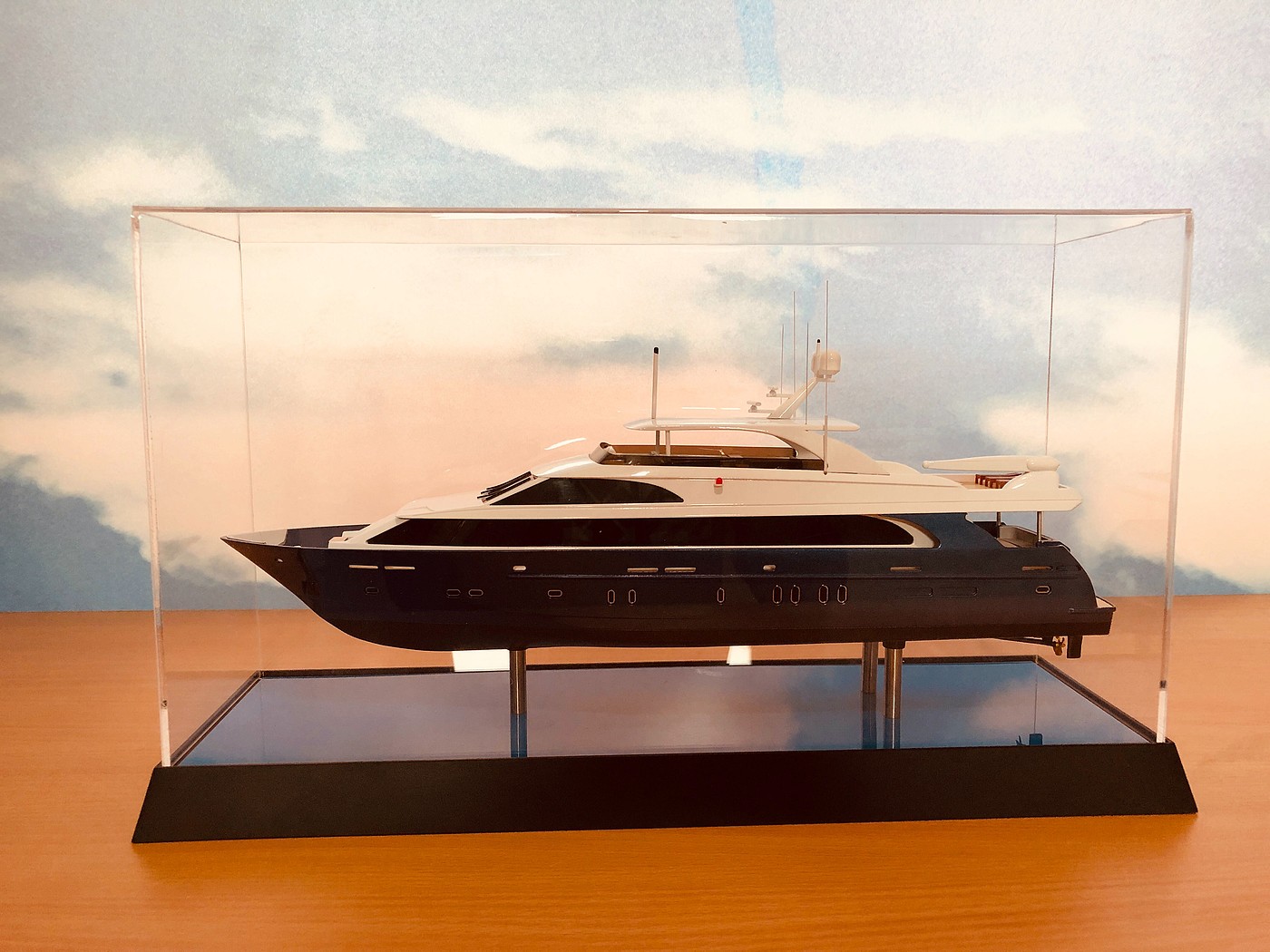 Yacht model，