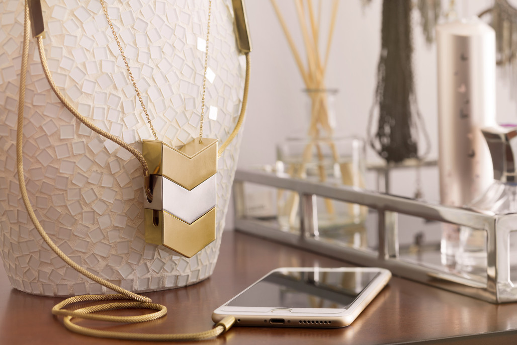 facilitate，golden，Receive，decorate，tinsel，