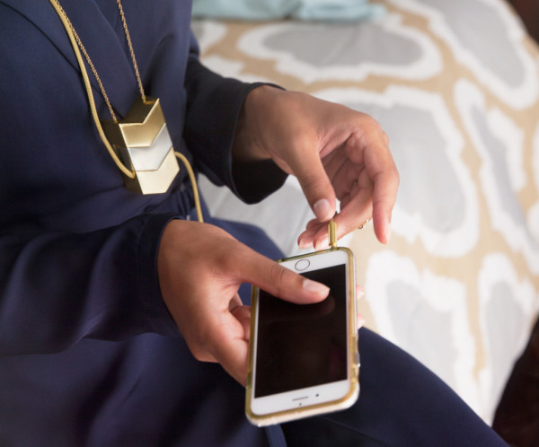 facilitate，golden，Receive，decorate，tinsel，