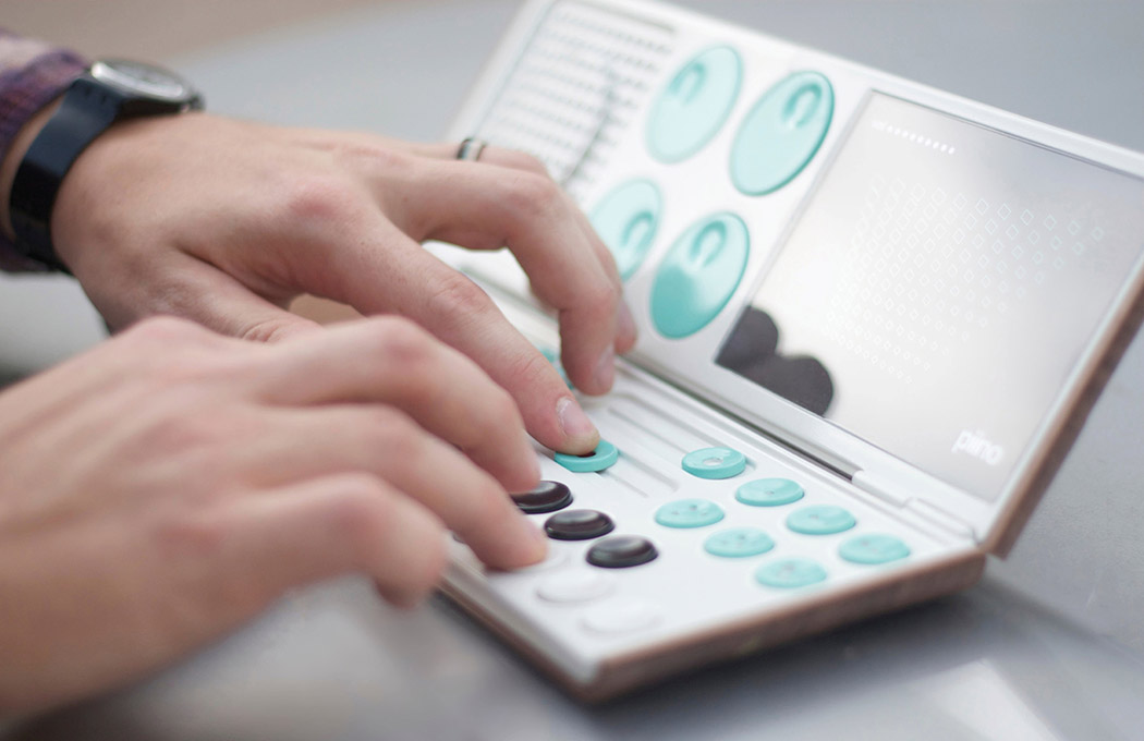 Music synthesizer，portable，Foldable，Solid wood appearance，pino，