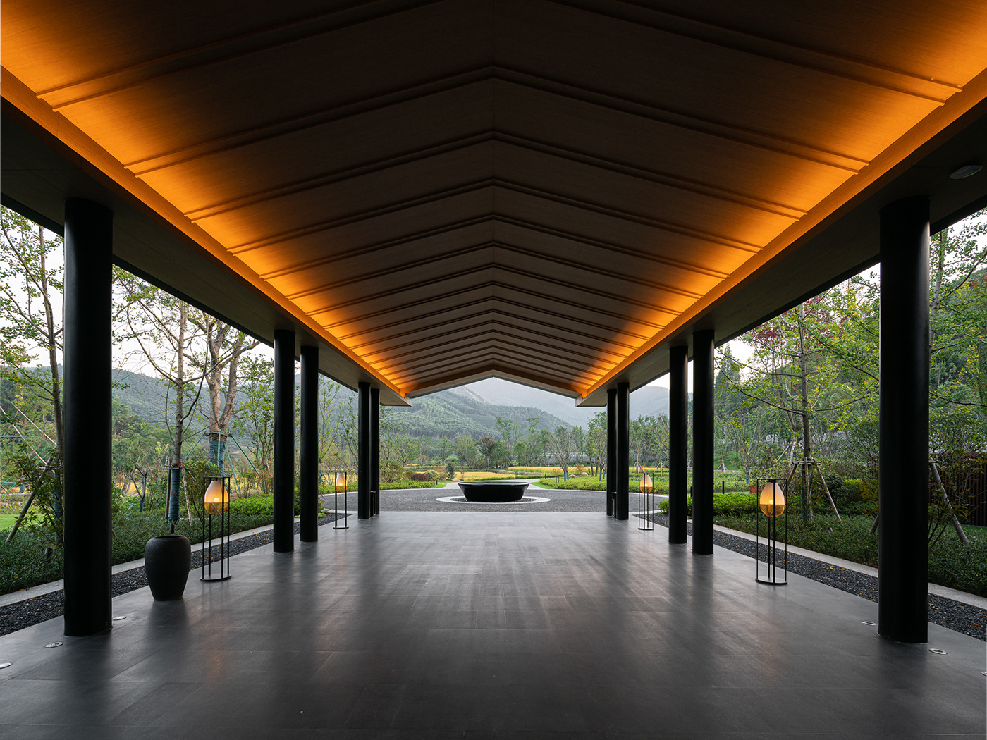 hotel，on vacation，mountain，