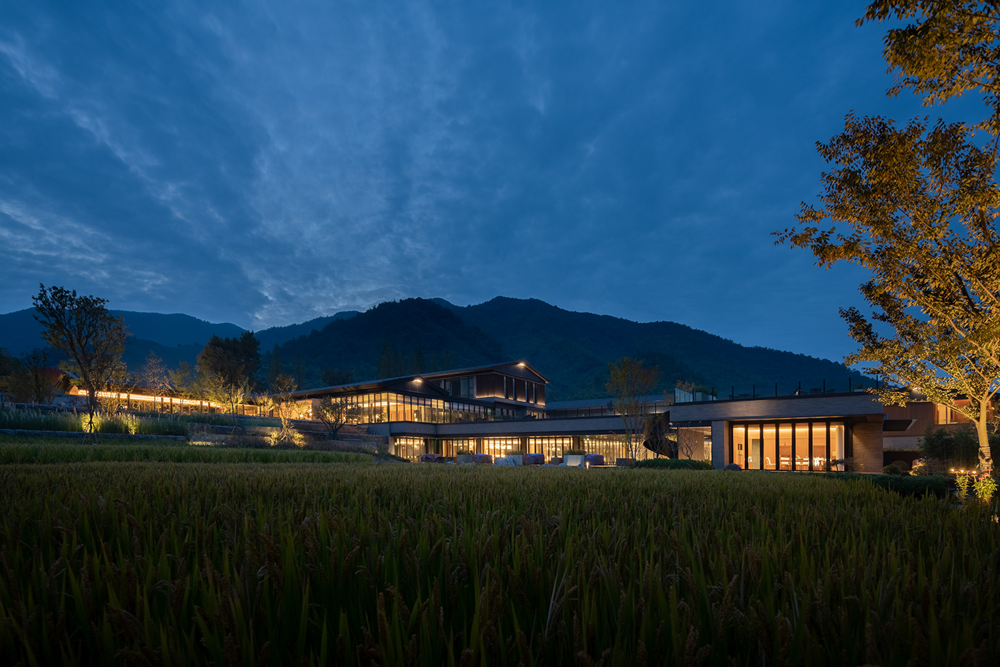 hotel，on vacation，mountain，