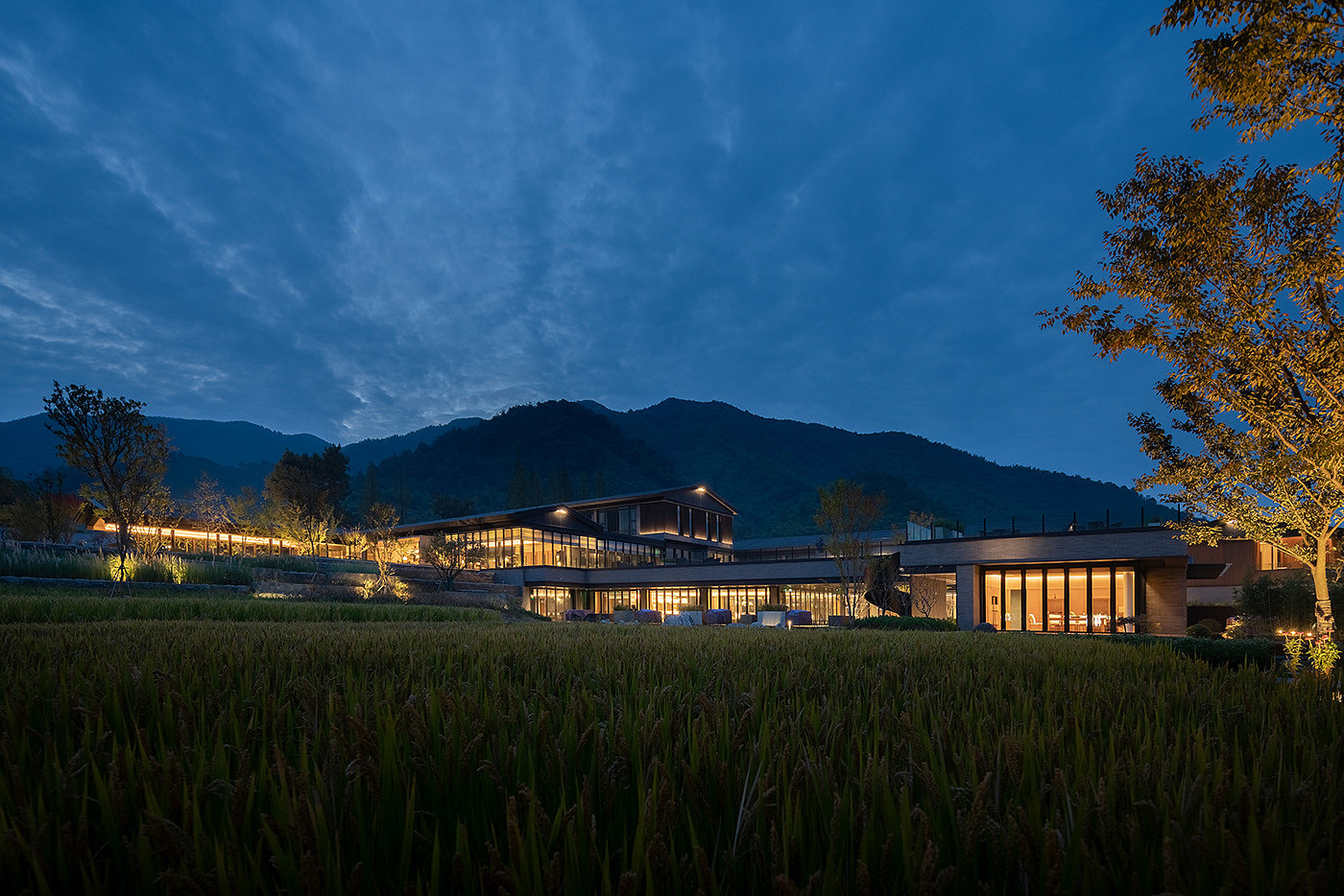 hotel，on vacation，mountain，
