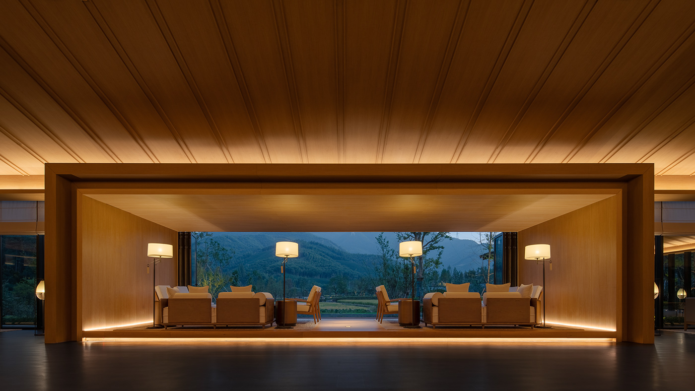 hotel，on vacation，mountain，