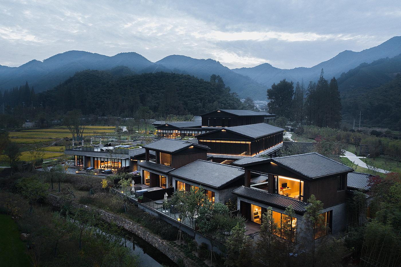 hotel，on vacation，mountain，