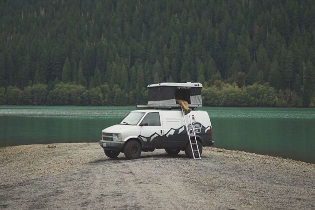 outdoors，Tent，Roof placement，Mosquito control，Animal protection，