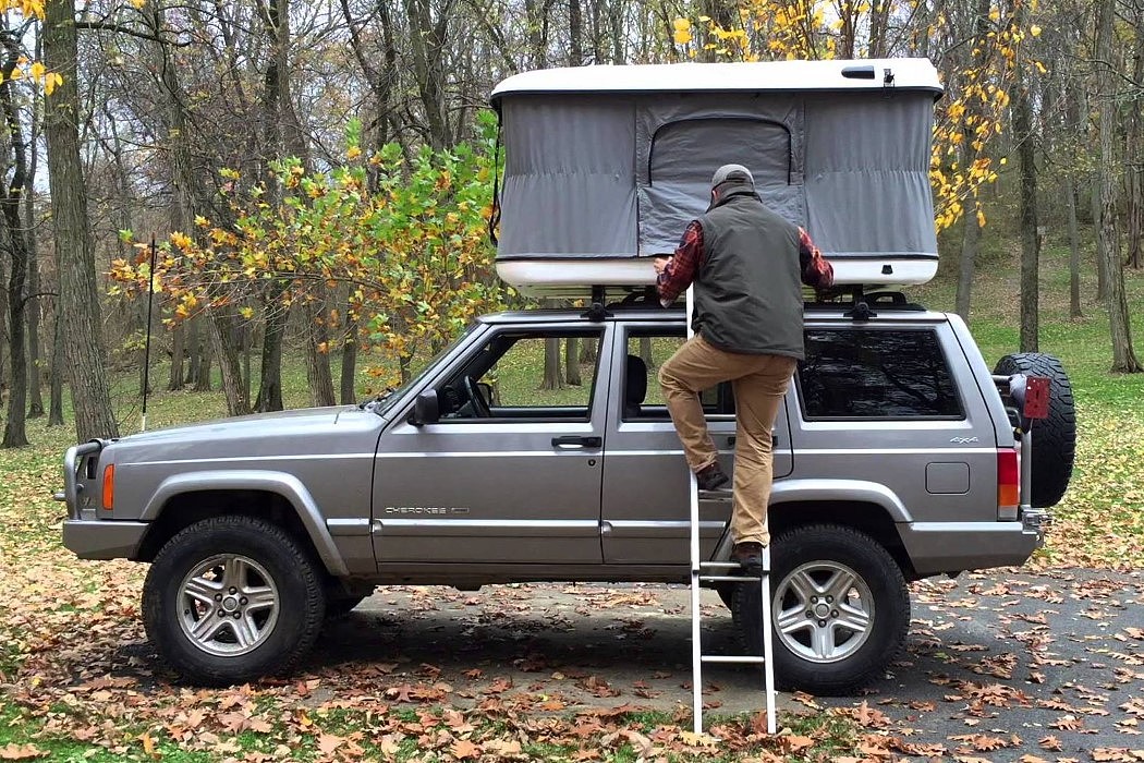 outdoors，Tent，Roof placement，Mosquito control，Animal protection，
