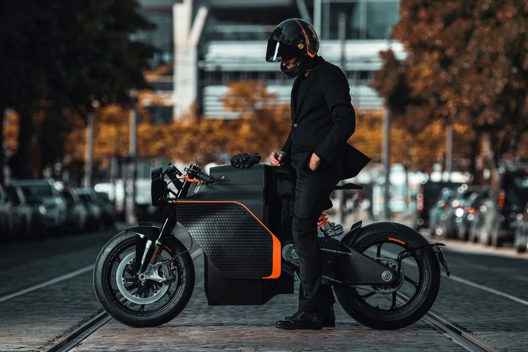 Sarolia，Electric vehicle，motorcycle，carbon fibre，CAFÉRACER，