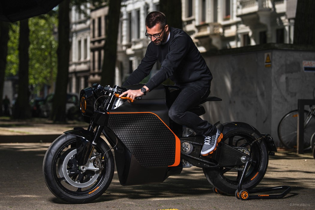Sarolia，Electric vehicle，motorcycle，carbon fibre，CAFÉRACER，