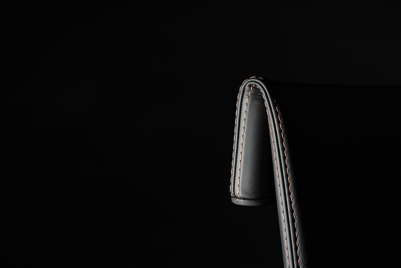 chair，Swivel chair，to work in an office，