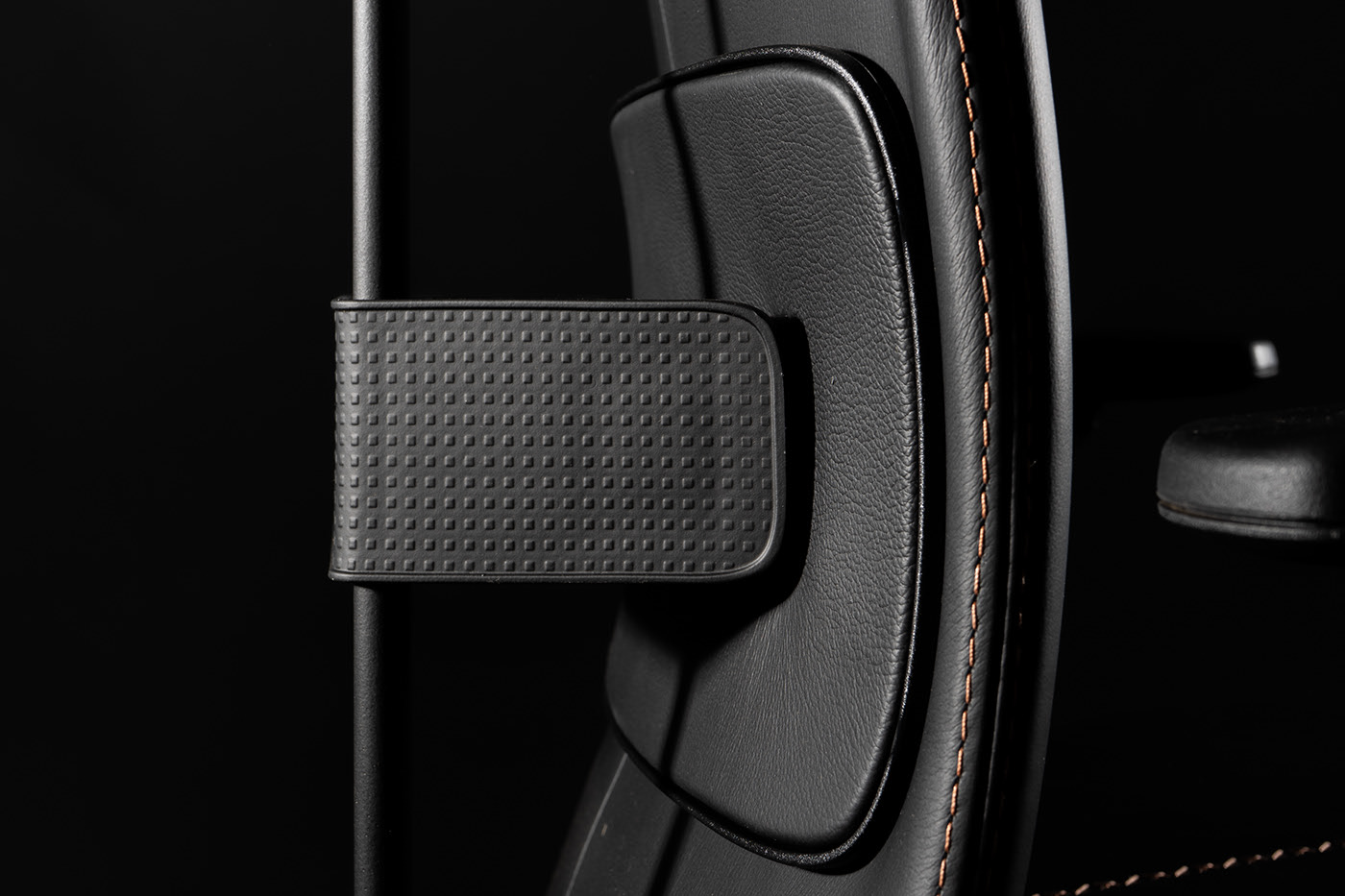 chair，Swivel chair，to work in an office，