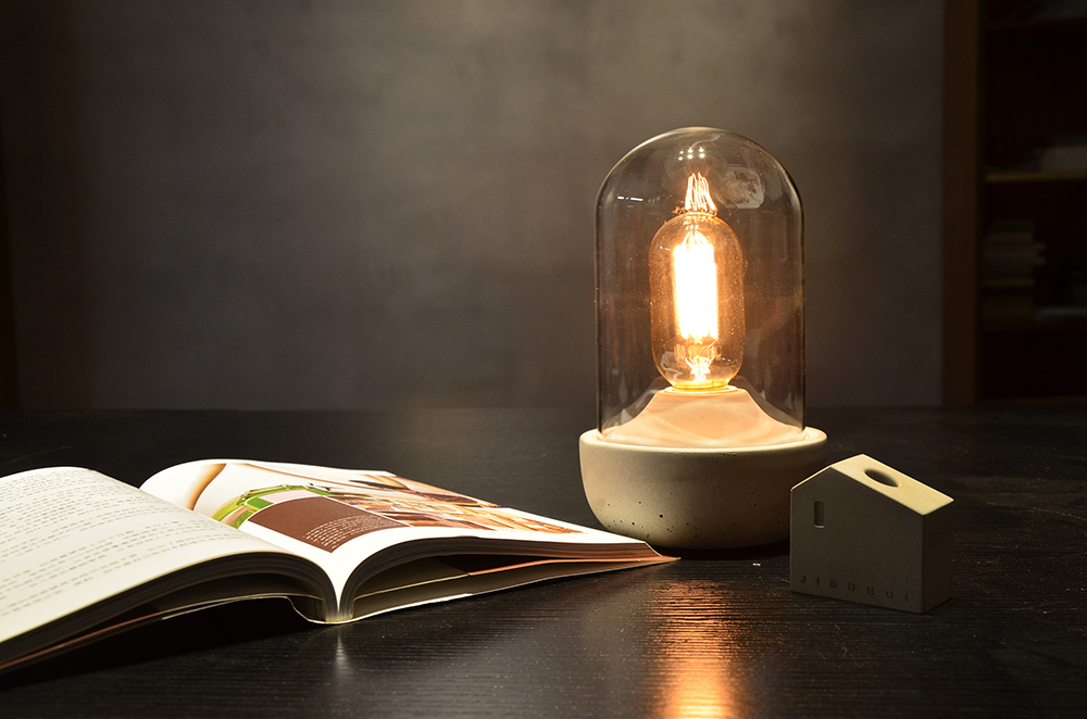 Several degrees of gray，greenhouse，desk lamp，20°c，