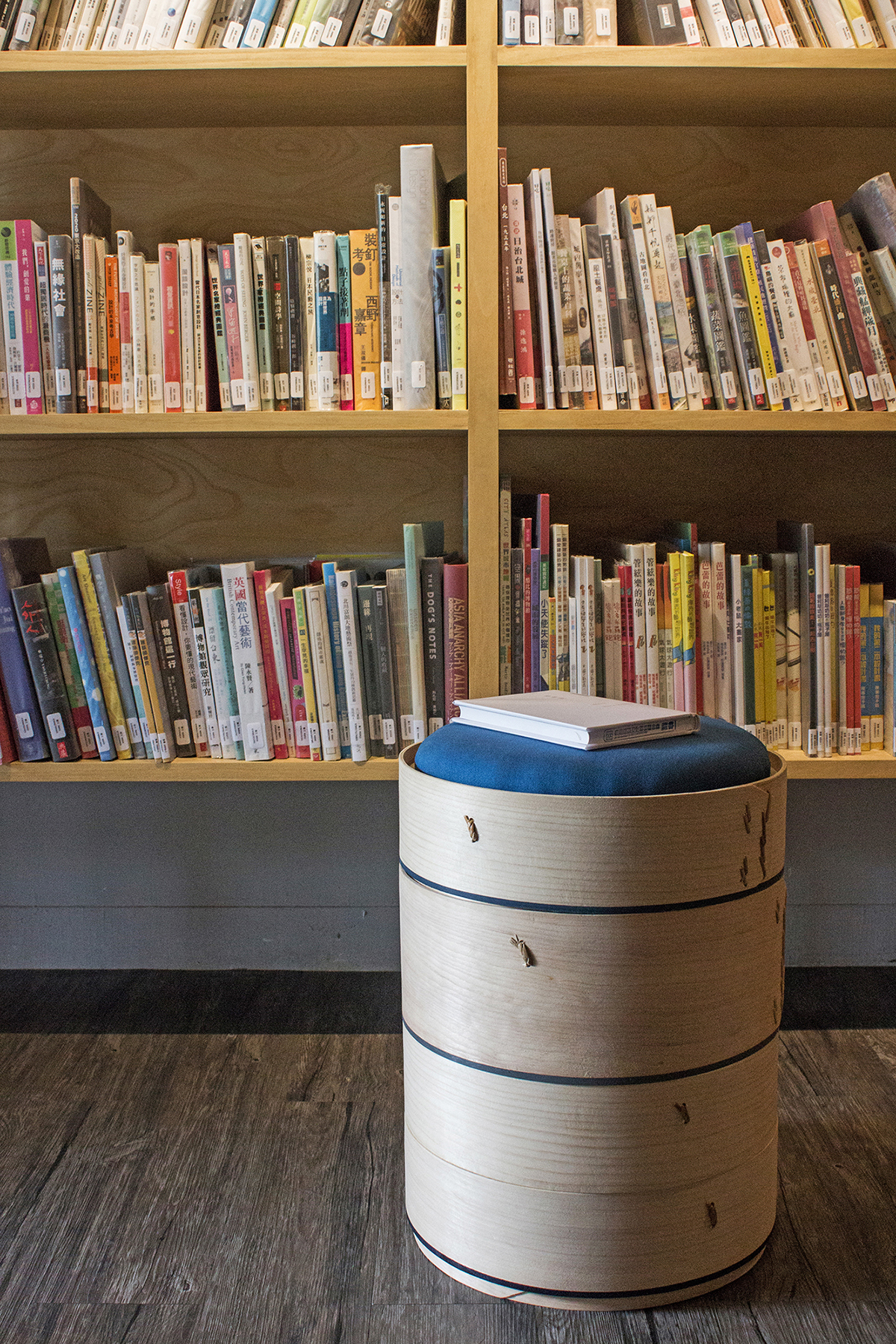 wooden ，Finish work，storage box，book，teacup，