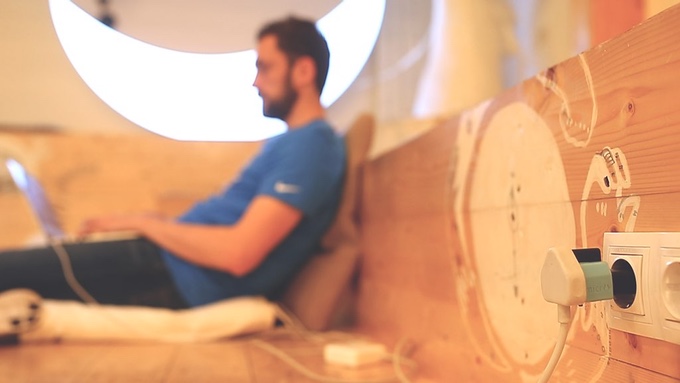 Stable output，Wide transformer range，portable，The power adapter，