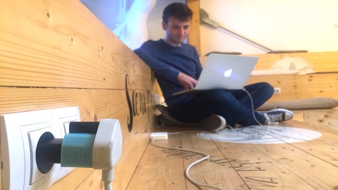 Stable output，Wide transformer range，portable，The power adapter，