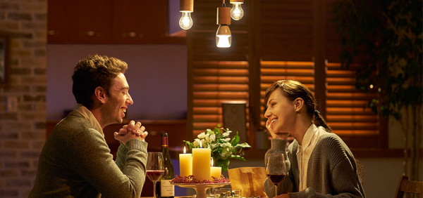 sony，loudspeaker box，Light bulb:，originality，simple，