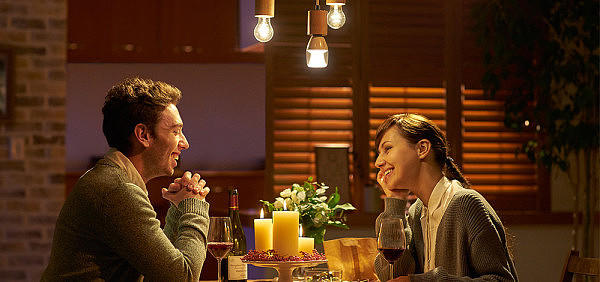 sony，loudspeaker box，Light bulb:，originality，simple，