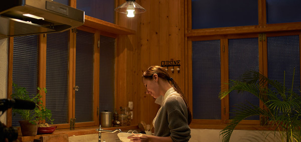 sony，loudspeaker box，Light bulb:，originality，simple，