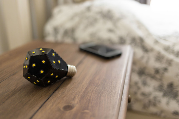 Light bulb:，Sharp edges and corners，Creative design，led，color，