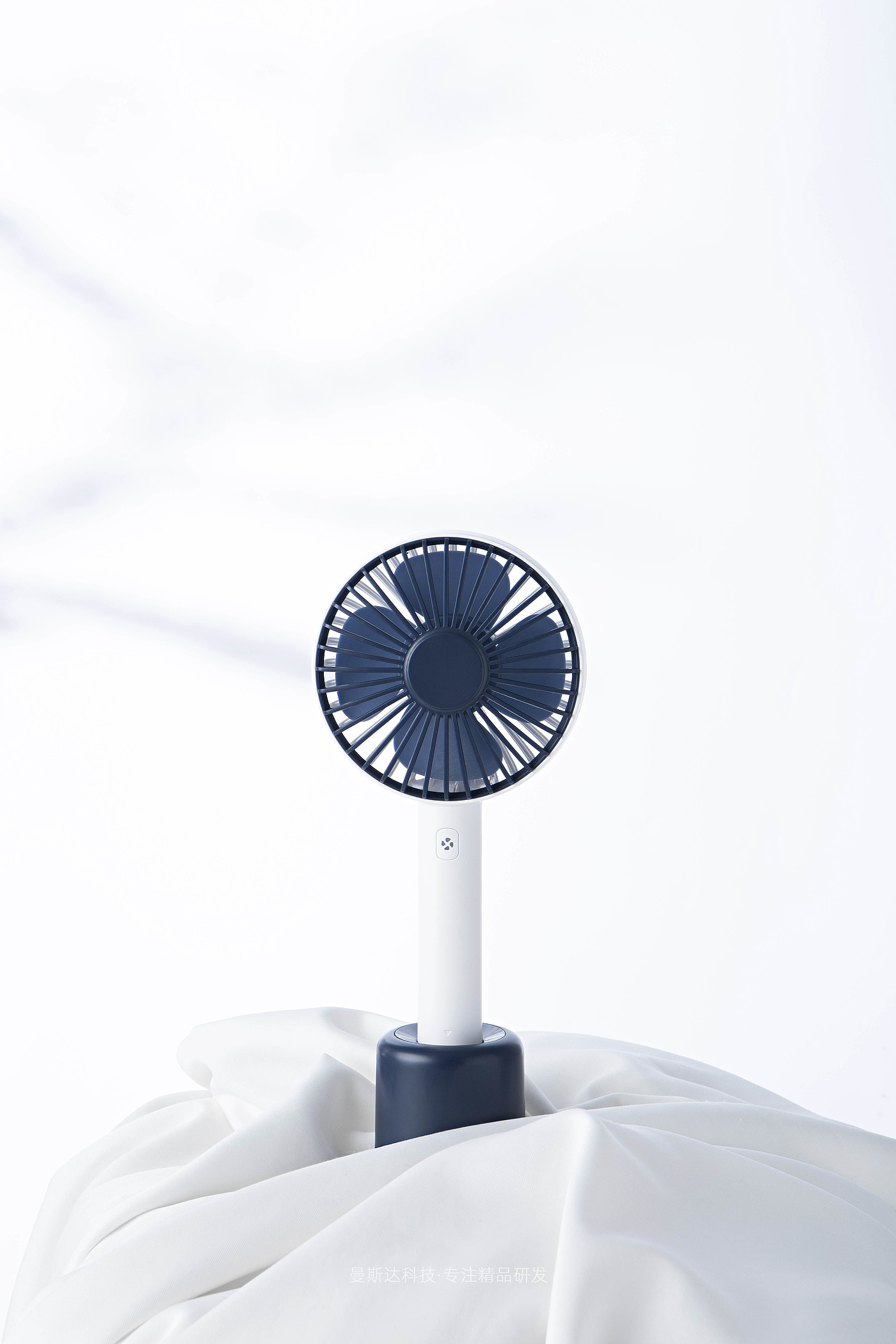 Hand held small fan，Desktop small fan，Portable handheld fan，gift，gift，Mini fan，Intelligent hardware，small home appliances，