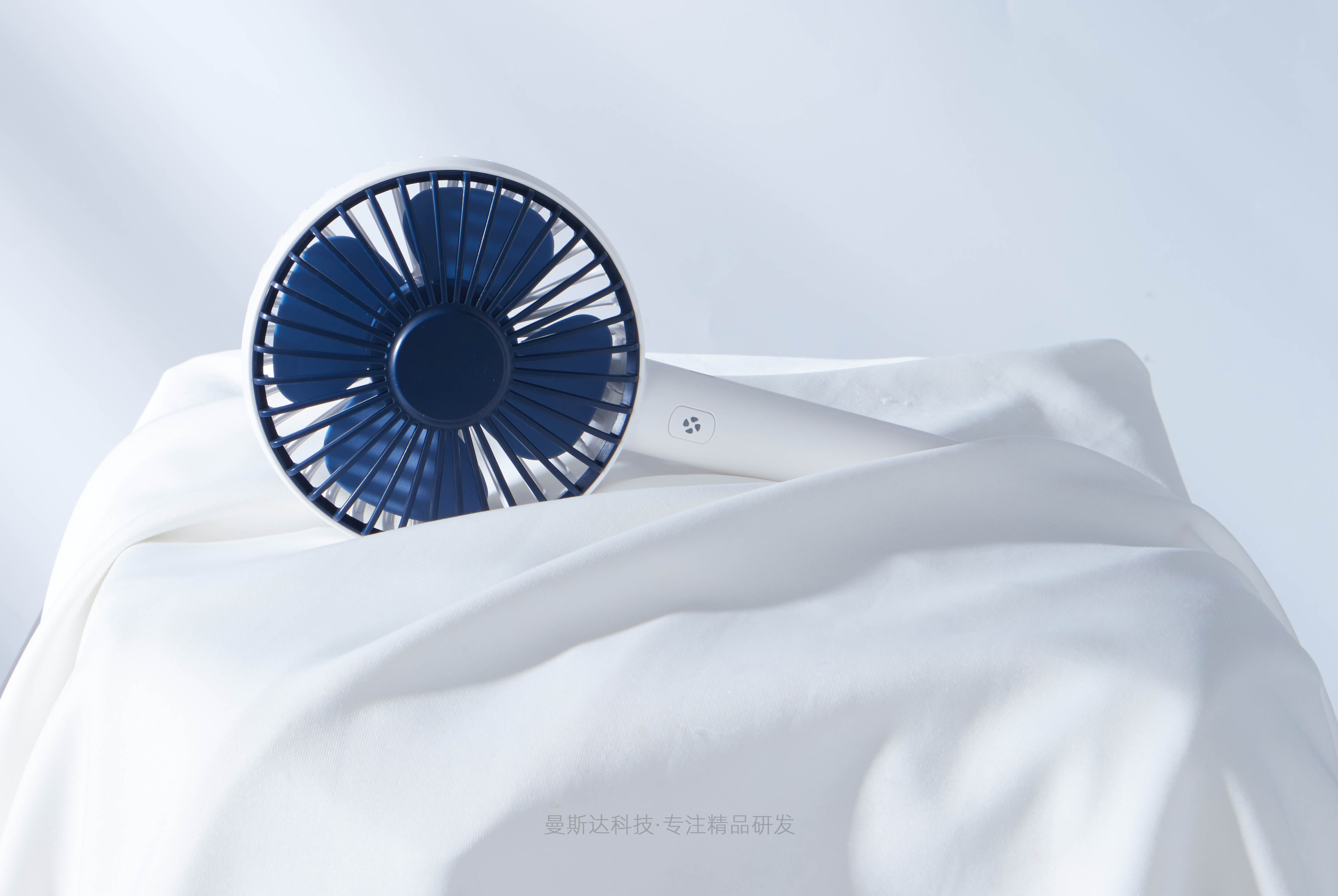 Hand held small fan，Desktop small fan，Portable handheld fan，gift，gift，Mini fan，Intelligent hardware，small home appliances，