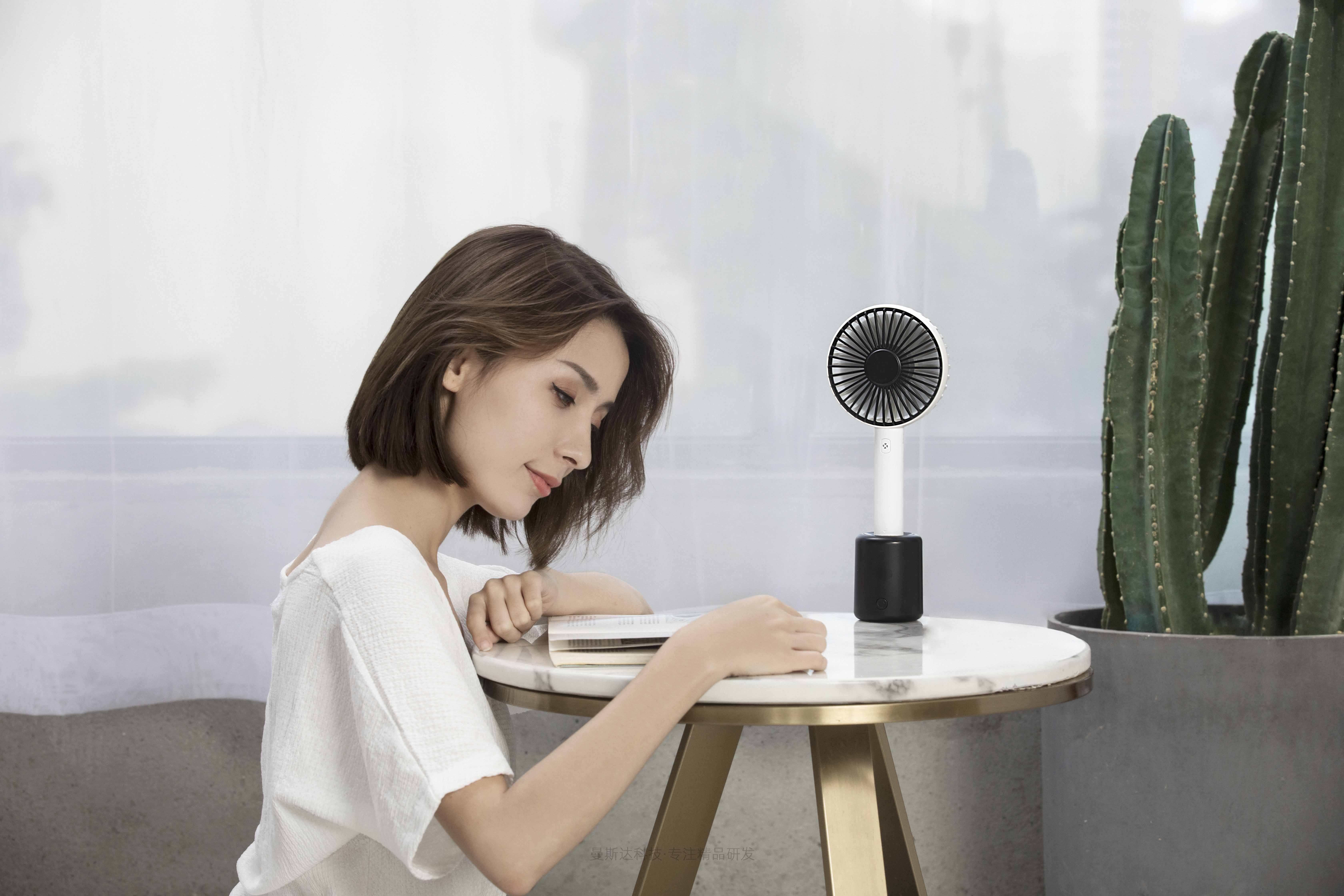 Hand held small fan，Desktop small fan，Portable handheld fan，gift，gift，Mini fan，Intelligent hardware，small home appliances，