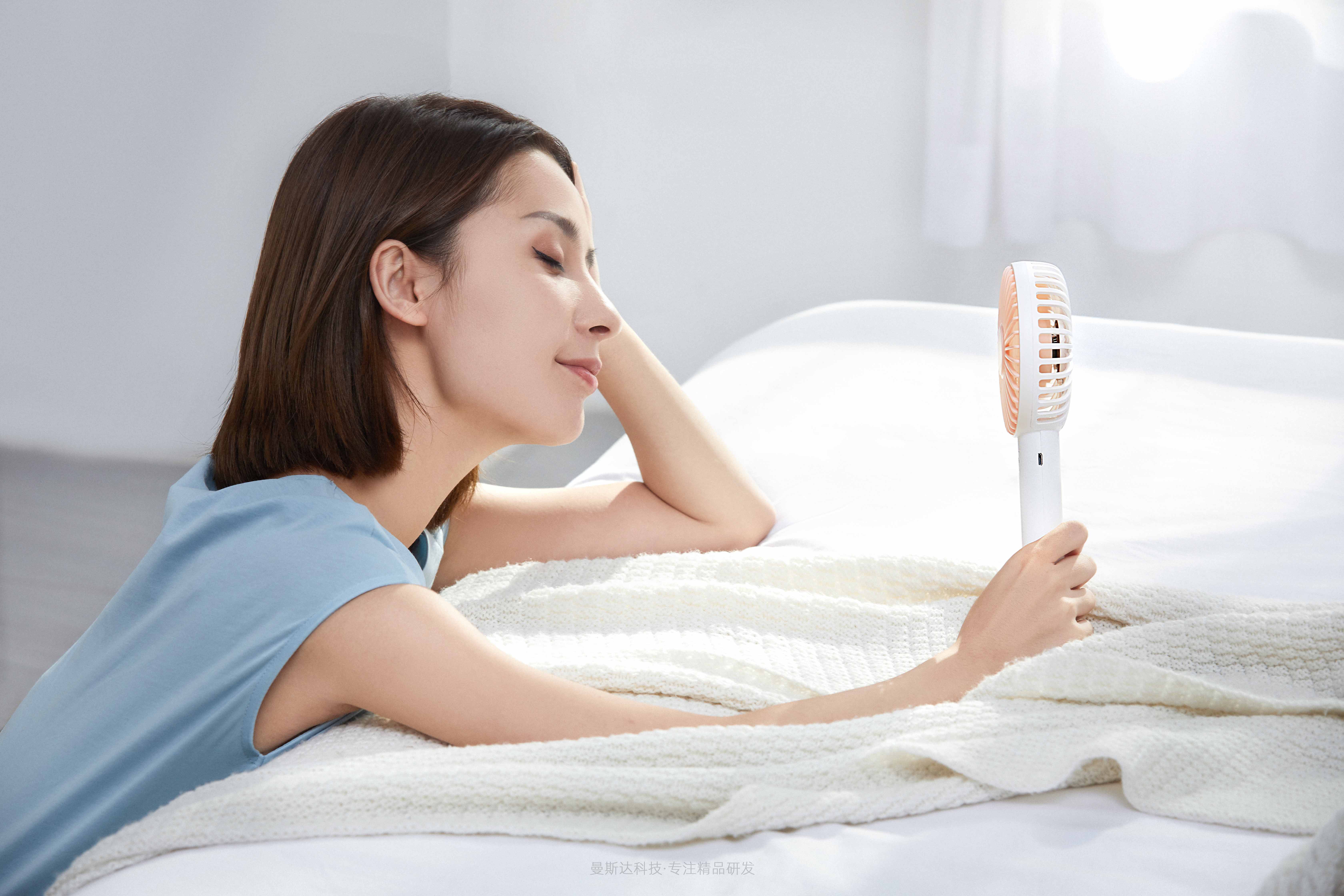 Hand held small fan，Desktop small fan，Portable handheld fan，gift，gift，Mini fan，Intelligent hardware，small home appliances，