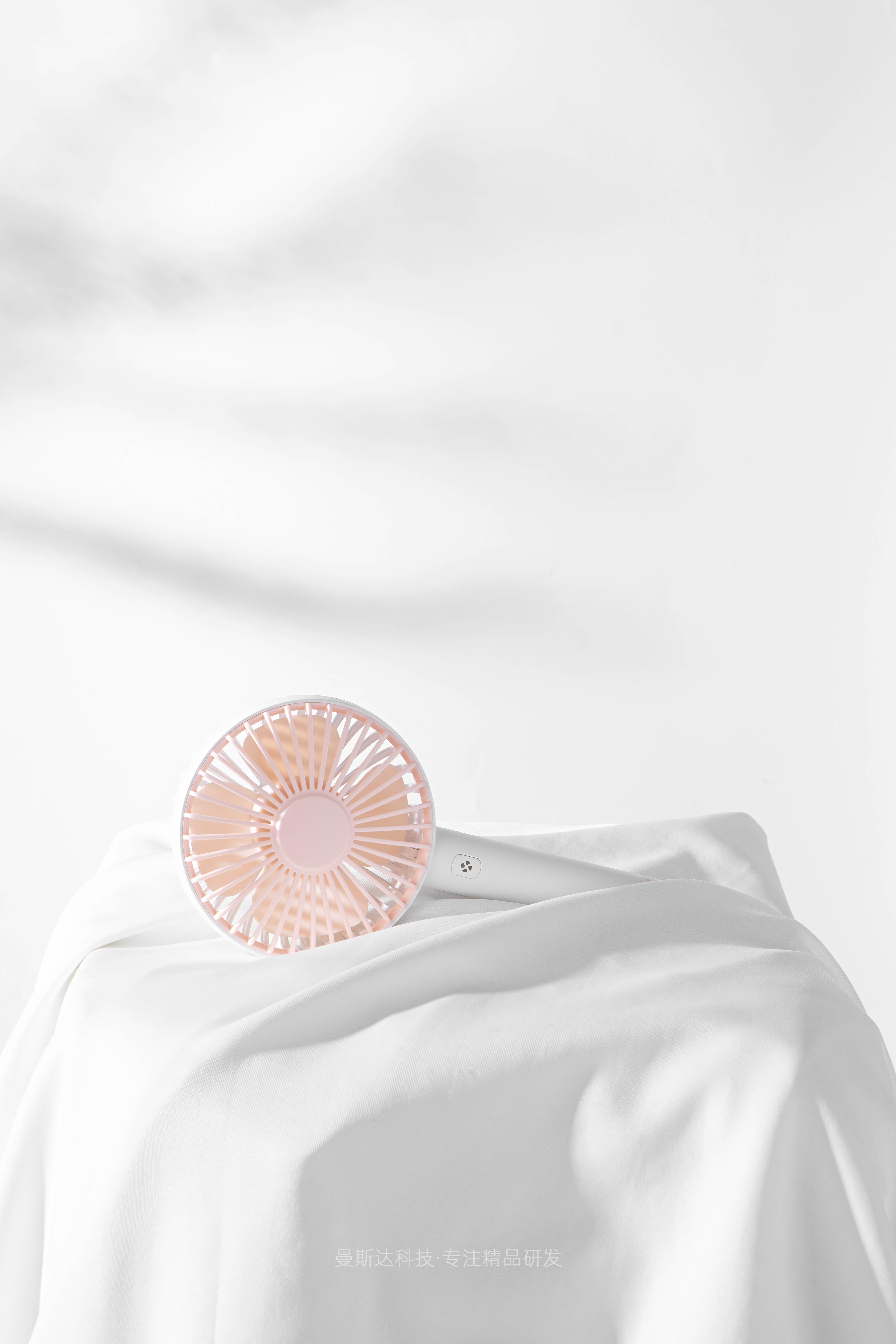 Hand held small fan，Desktop small fan，Portable handheld fan，gift，gift，Mini fan，Intelligent hardware，small home appliances，