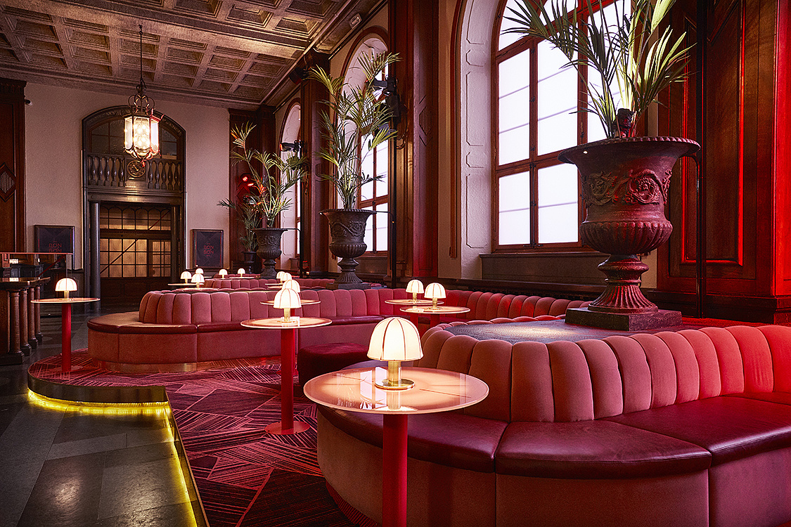 bar，gules，enthusiasm，romantic，Decoration style，