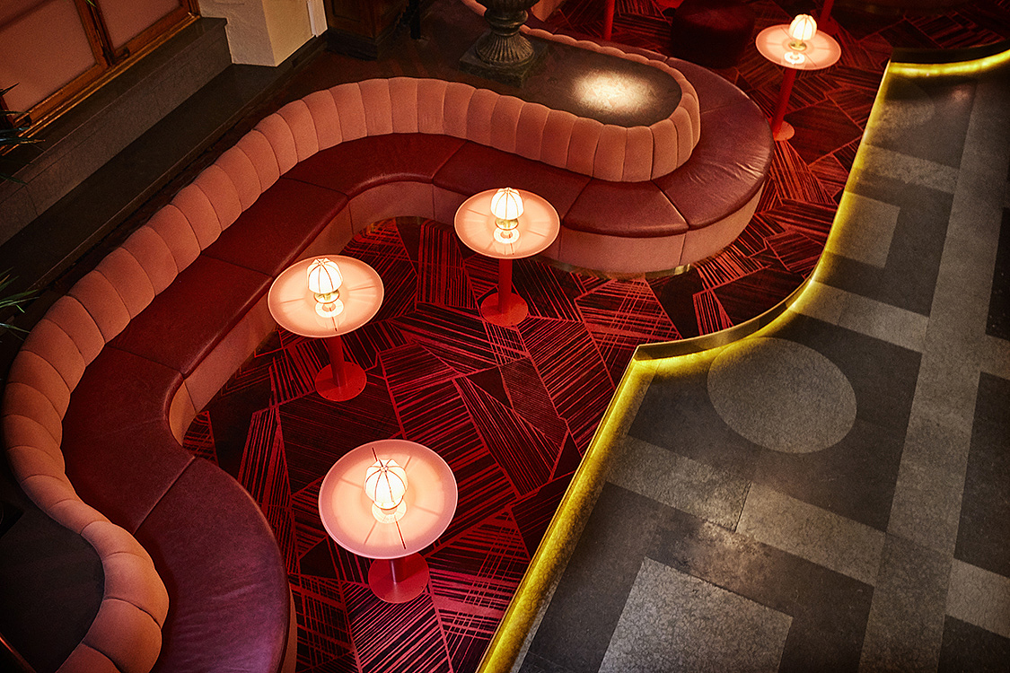 bar，gules，enthusiasm，romantic，Decoration style，