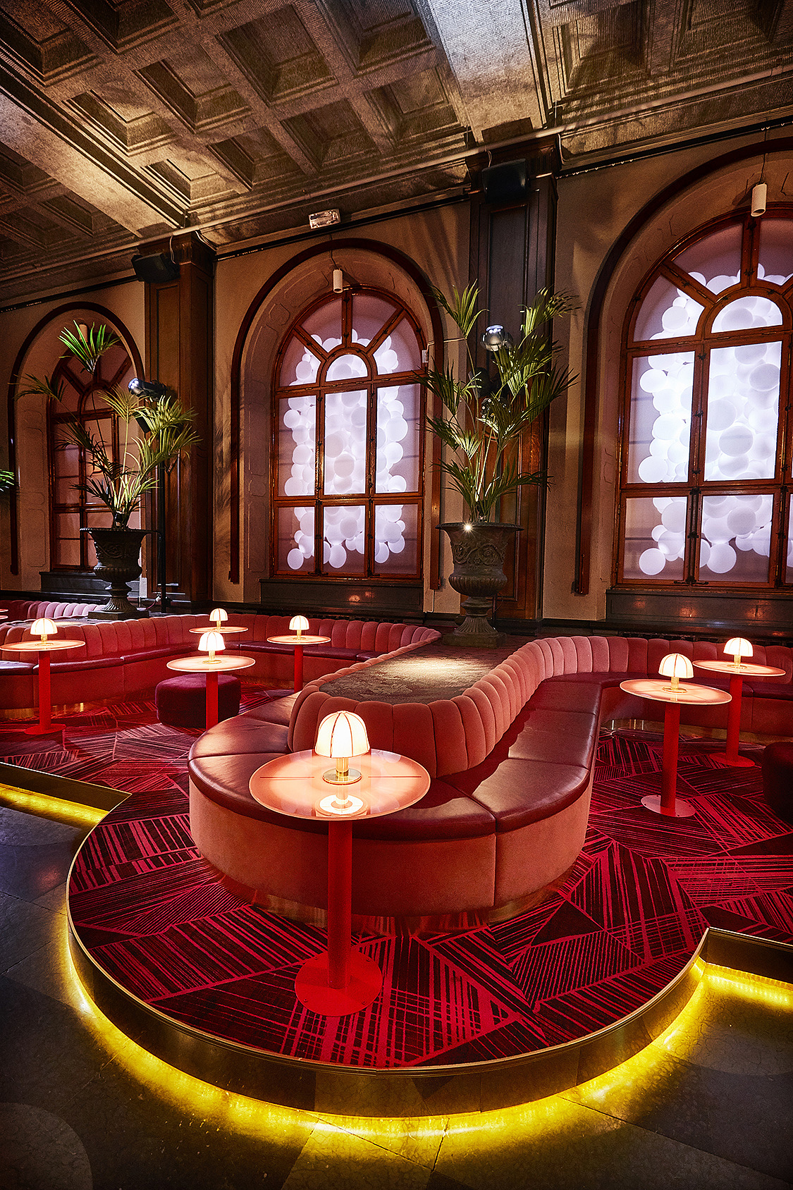bar，gules，enthusiasm，romantic，Decoration style，
