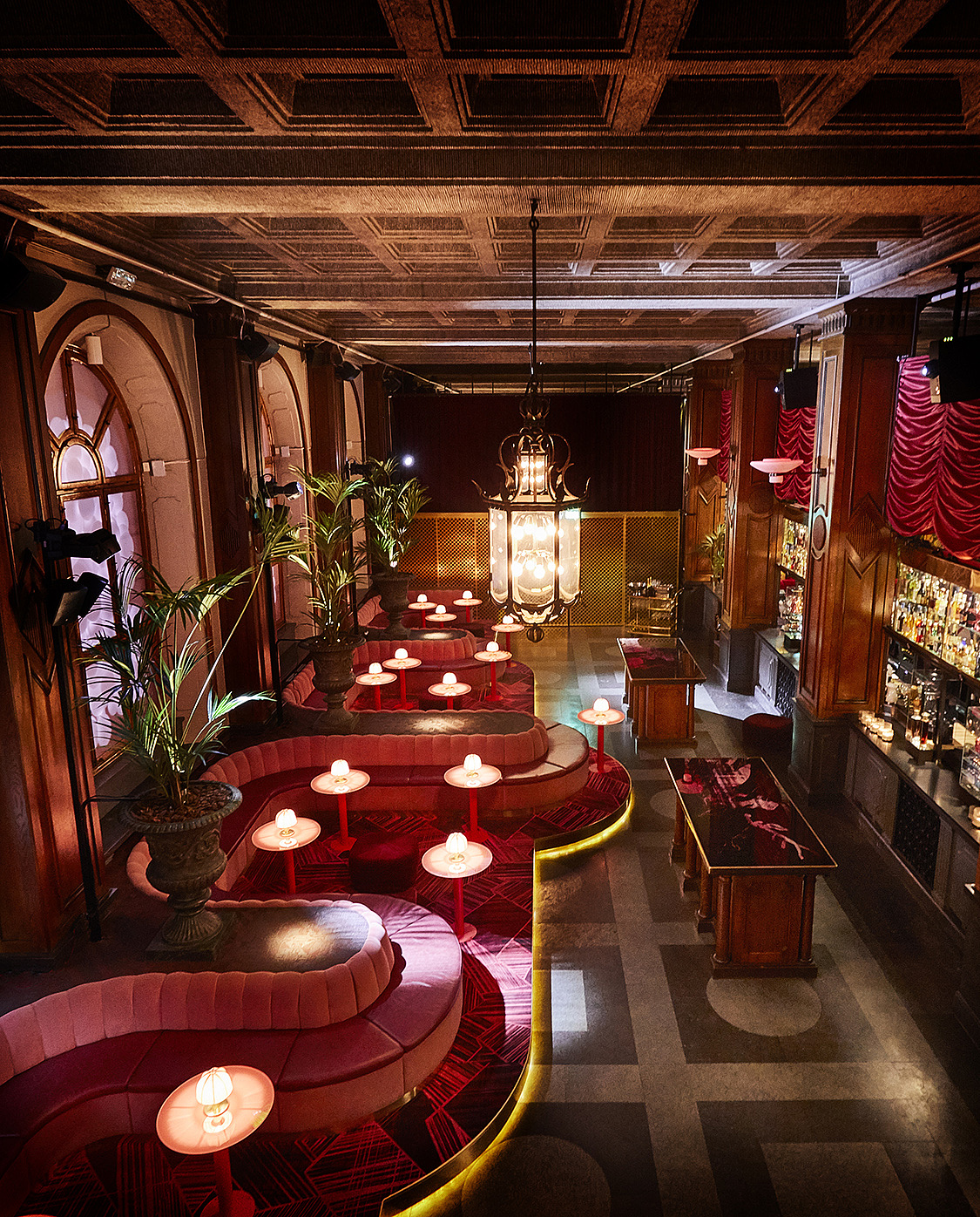 bar，gules，enthusiasm，romantic，Decoration style，