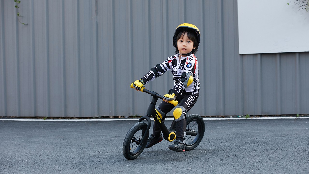 Children's scooter，