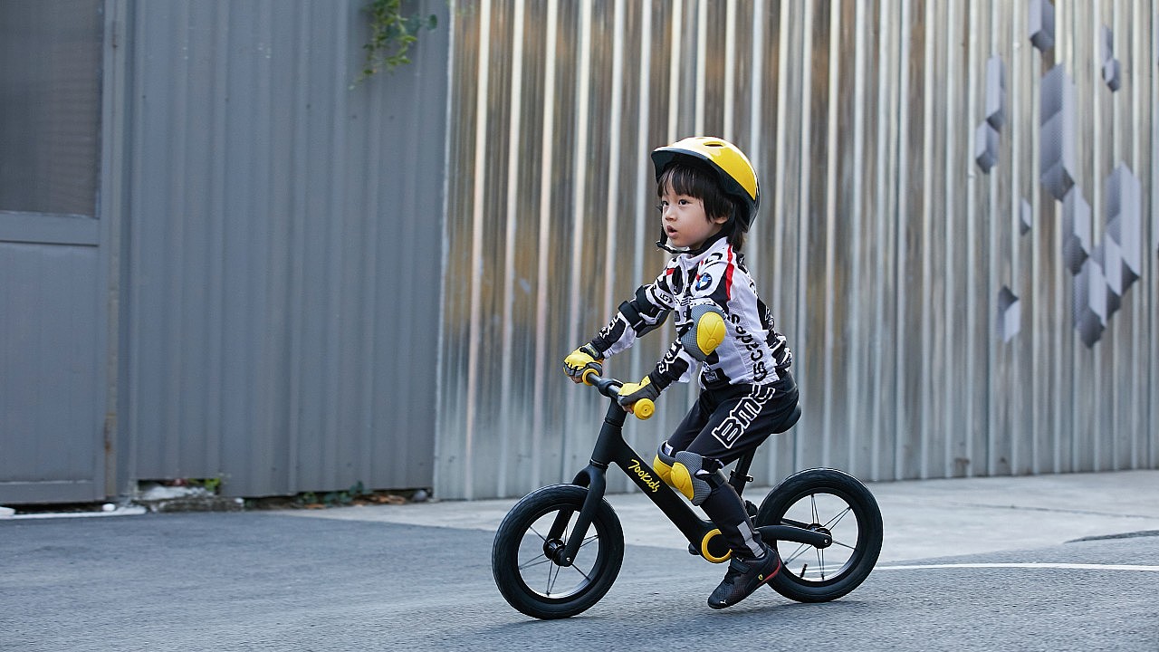 Children's scooter，