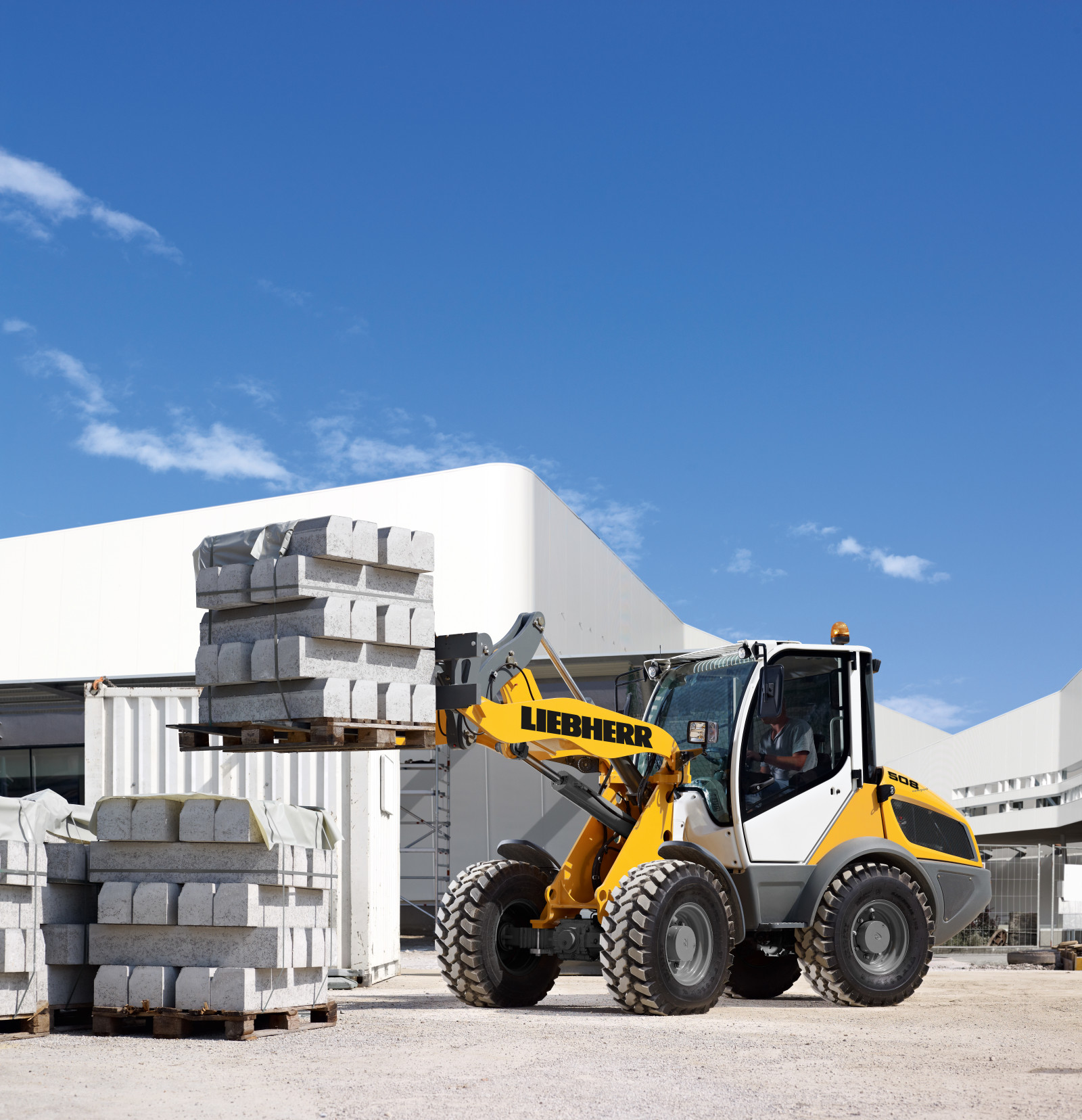 Engineering vehicle，vehicle，