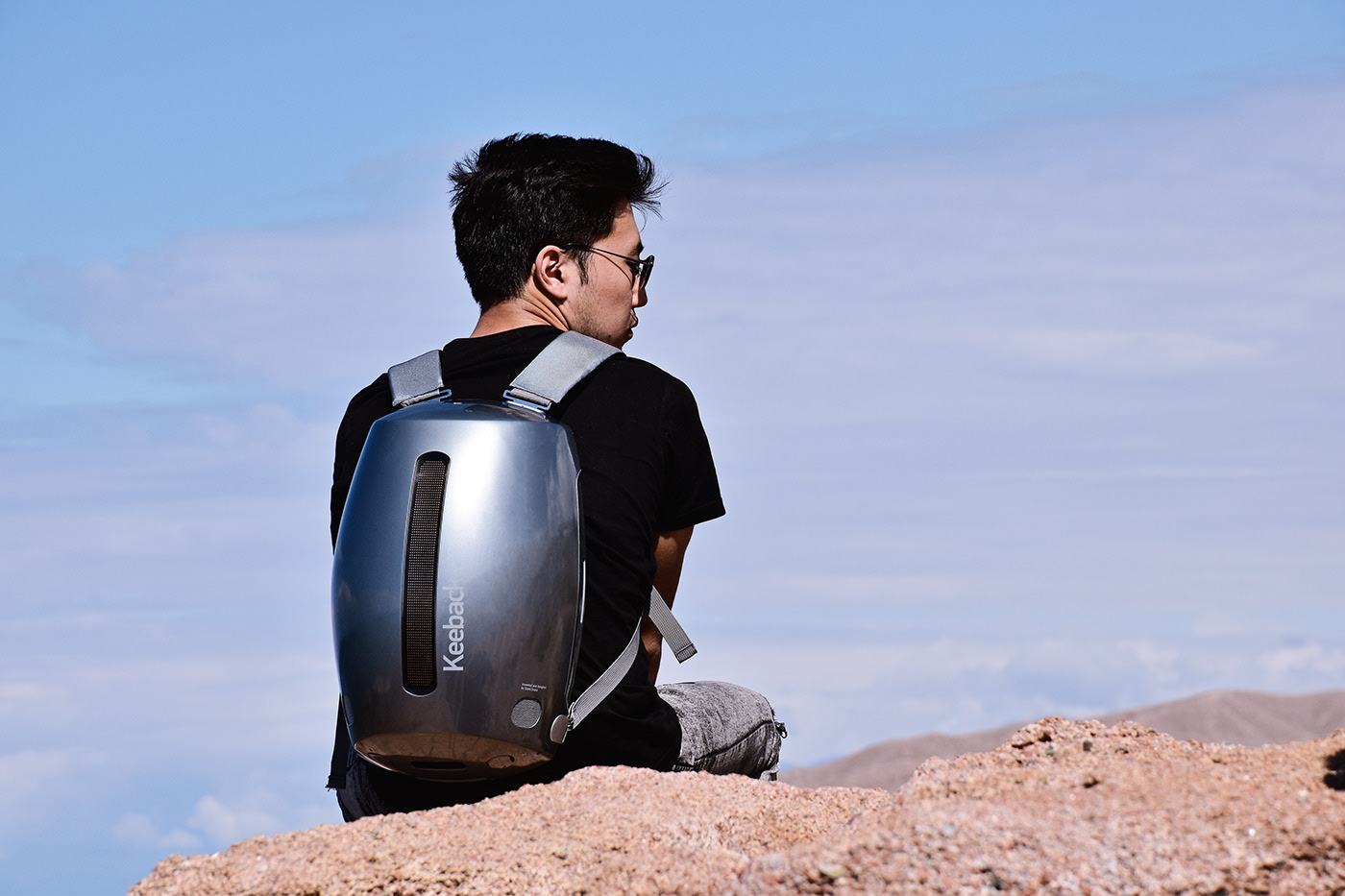 Keeback，knapsack，concept，Digital multimedia，Simplicity，