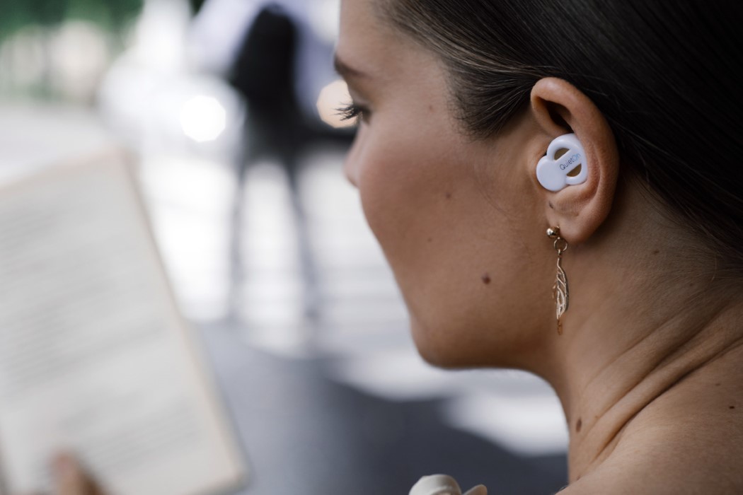 Microphone pick-up，Filtering frequency，Shielding noise，Earplugs，