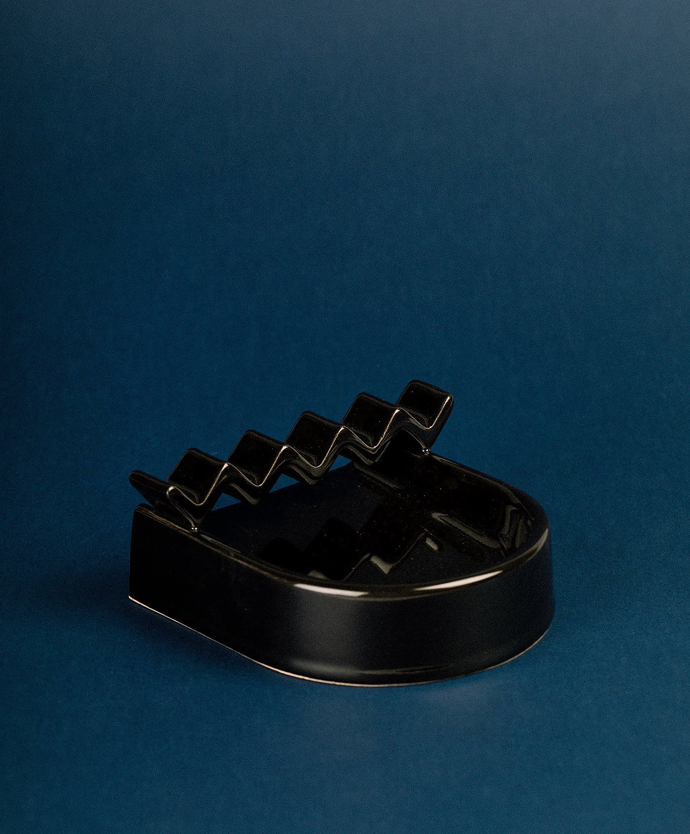 ZIG ZAG，ashtray，Sawtooth shape，place，