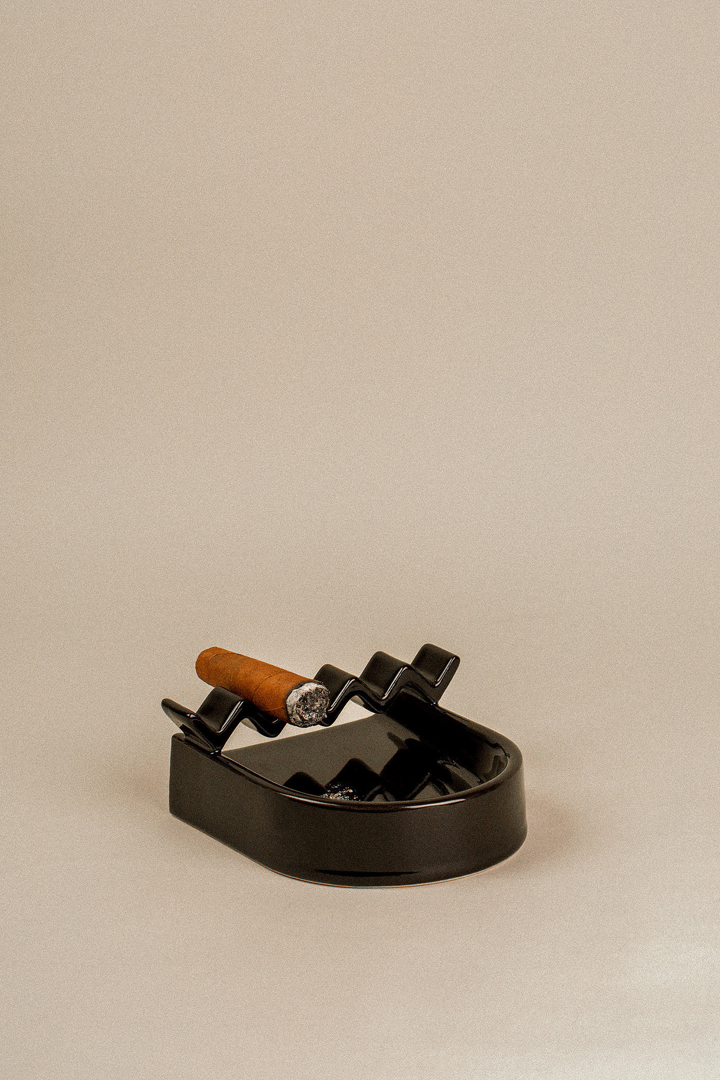 ZIG ZAG，ashtray，Sawtooth shape，place，