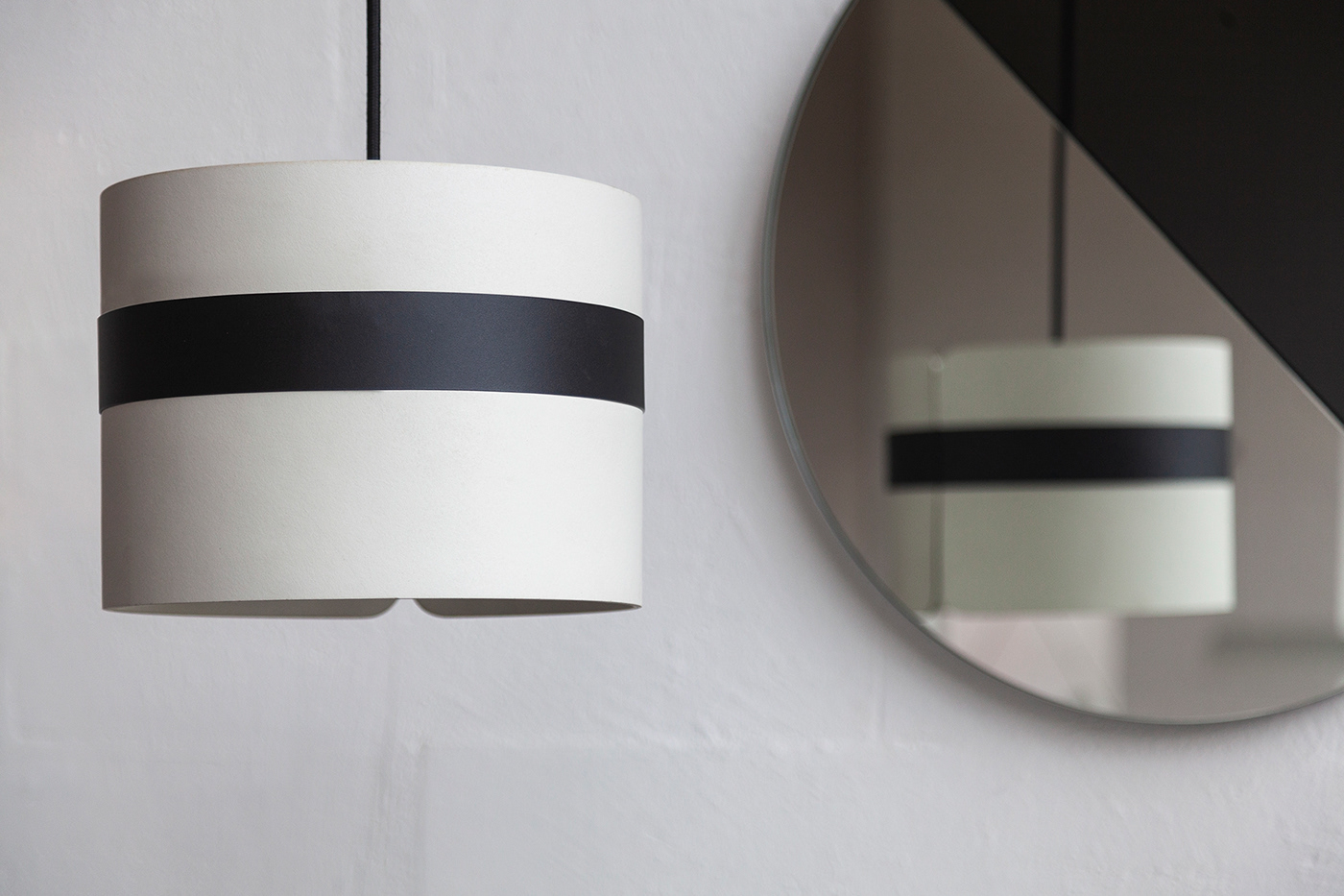 a chandelier，asphalt felt，aluminium，