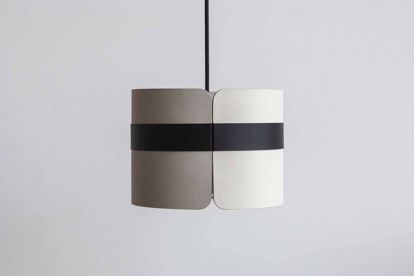 a chandelier，asphalt felt，aluminium，